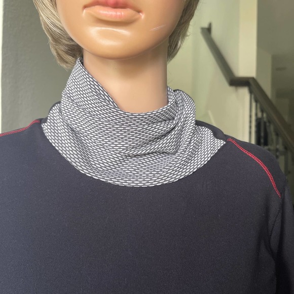 Pro Player Turtle Neck Suite Women Sz L slightly used - Picture 3 of 9